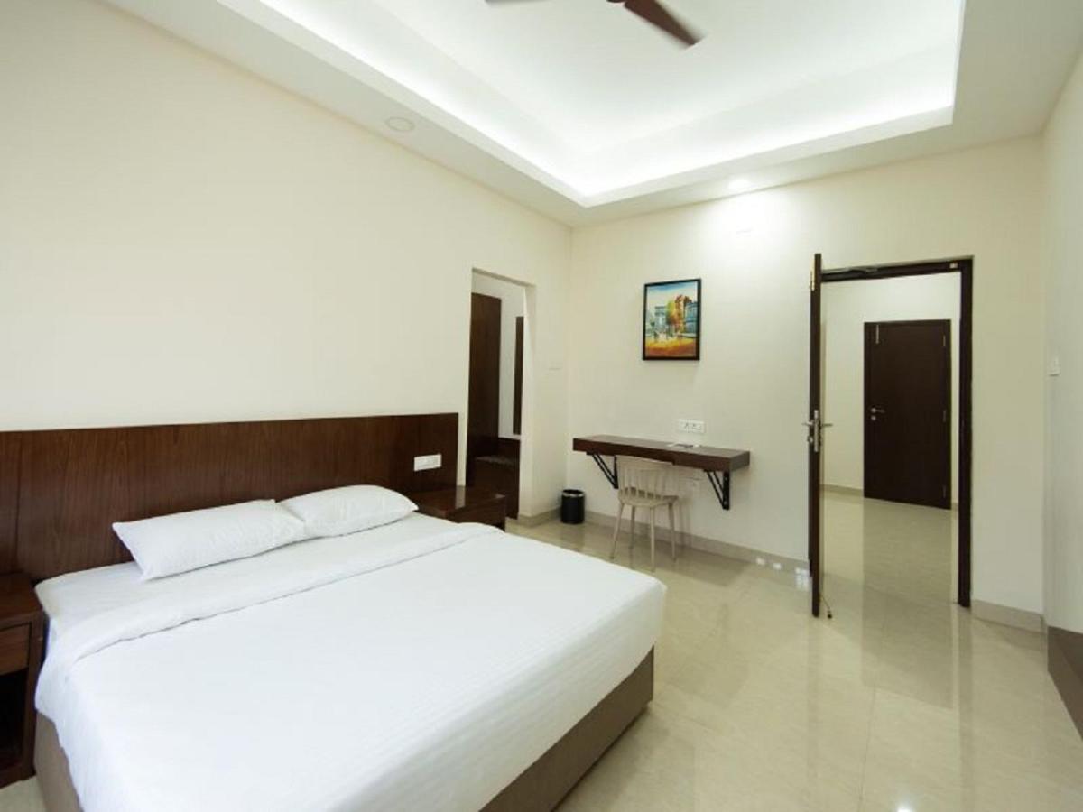 เมย์แฟร์ เซอร์วิซ อพาร์ตเมนต์ Hotel โคอิมบาทอร์ ภายนอก รูปภาพ